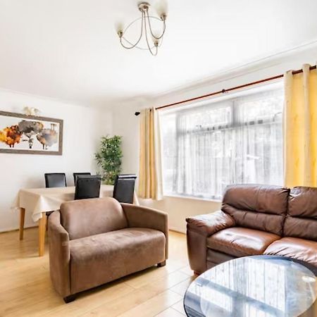 Beaconsfield 4 Bedroom House In Quiet And A Very Pleasant Area, Near London Luton Airport With Free Parking, Fast Wifi, Smart Tv Εξωτερικό φωτογραφία